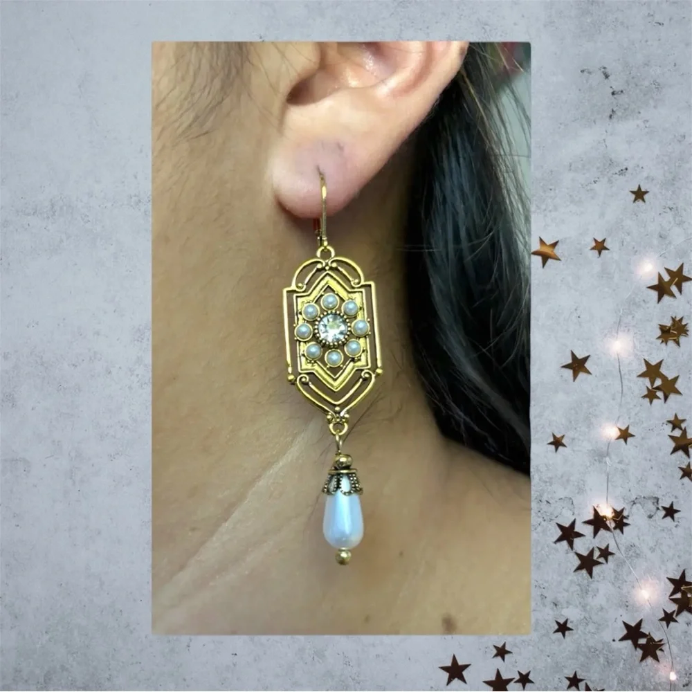 - 💋Vintage Style Antique Gold Floral drop dangle earrings